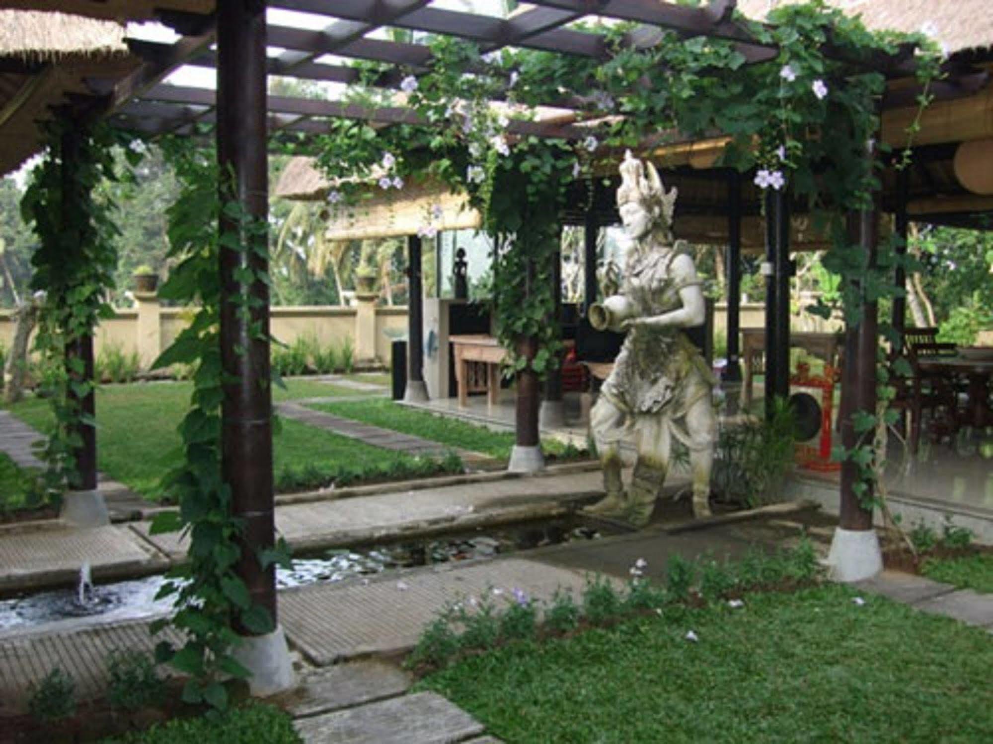 Puri Lotus Hotel Ubud  Exterior photo